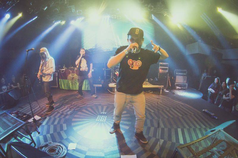 Cocotte Minute sejmuli Lucerna Music Bar, asistovali jim Pio Squad