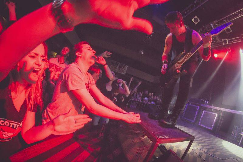 Cocotte Minute sejmuli Lucerna Music Bar, asistovali jim Pio Squad