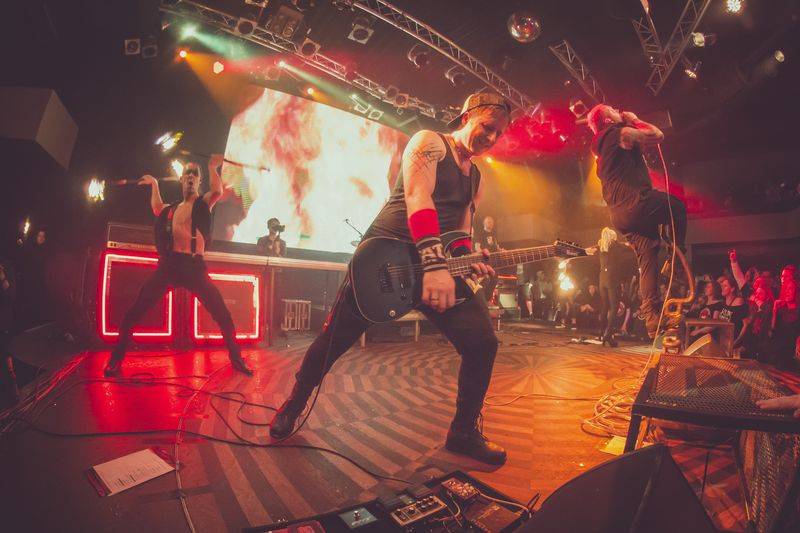 Cocotte Minute sejmuli Lucerna Music Bar, asistovali jim Pio Squad