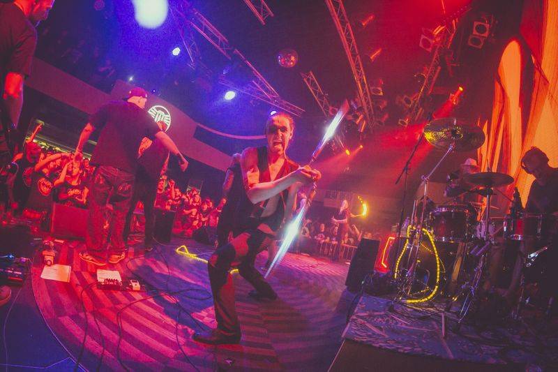 Cocotte Minute sejmuli Lucerna Music Bar, asistovali jim Pio Squad