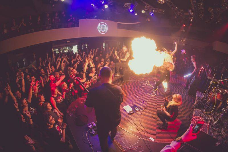 Cocotte Minute sejmuli Lucerna Music Bar, asistovali jim Pio Squad