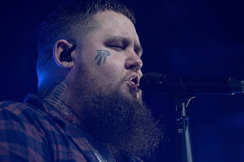 Rag'n'Bone Man ukázal pražskému Foru Karlín svou duši i srdce