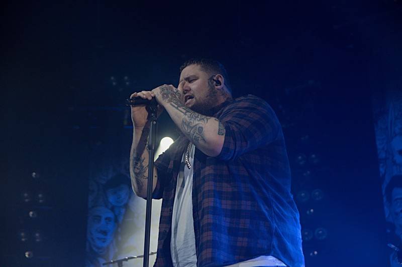 Rag'n'Bone Man ukázal pražskému Foru Karlín svou duši i srdce