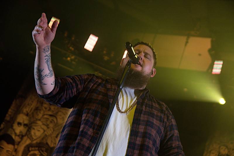 Rag'n'Bone Man ukázal pražskému Foru Karlín svou duši i srdce