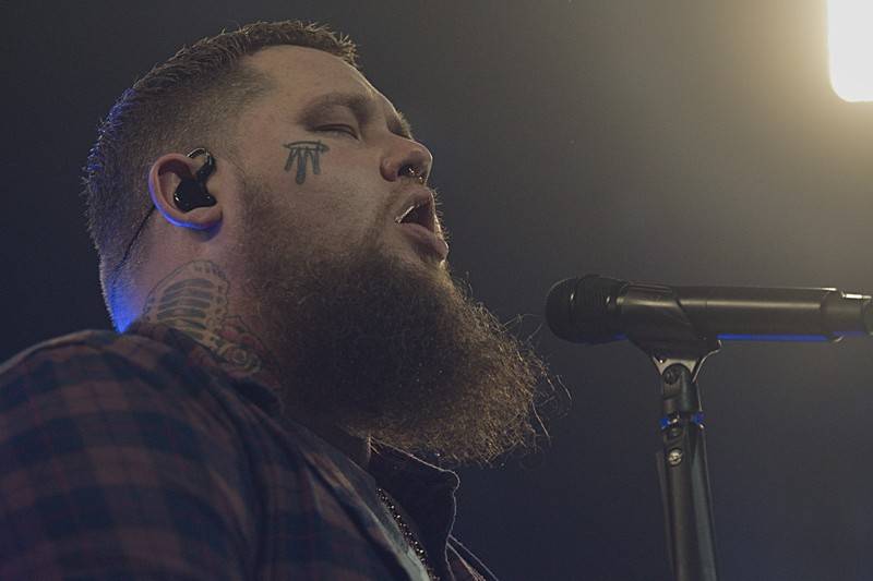 Rag'n'Bone Man ukázal pražskému Foru Karlín svou duši i srdce