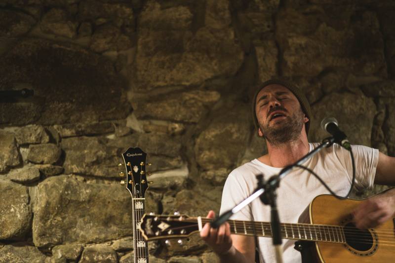 Smrtislav zahrál akusticky ve Valašském Meziříčí