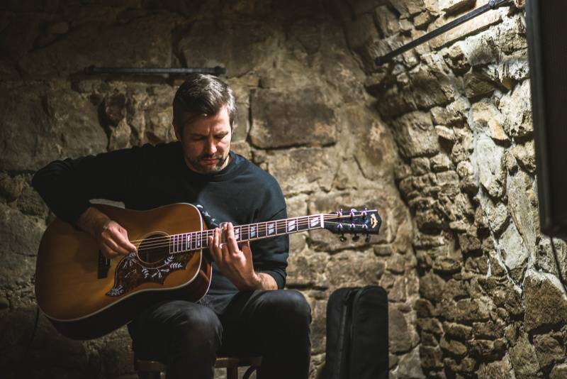 Smrtislav zahrál akusticky ve Valašském Meziříčí