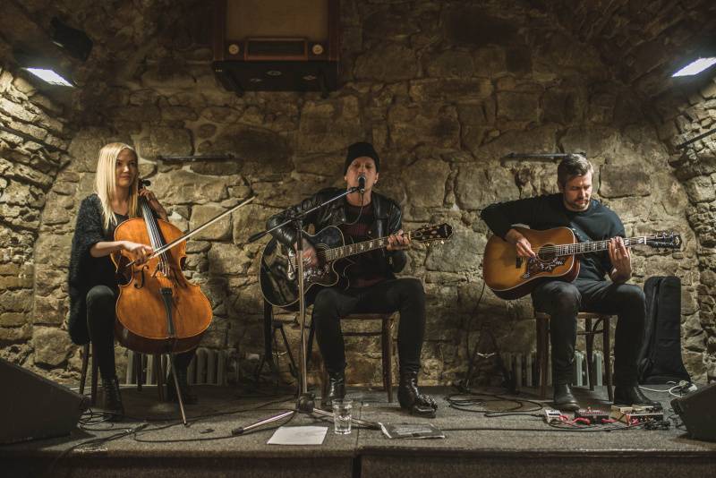 Smrtislav zahrál akusticky ve Valašském Meziříčí