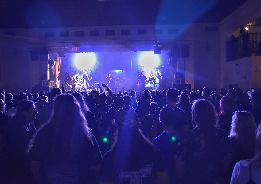 Doga oslavila 30 let v plzeňské Šeříkovce, přivezla s sebou i Komunál a Booters