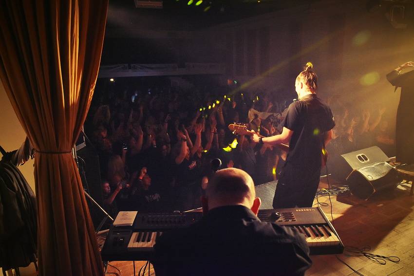 Doga oslavila 30 let v plzeňské Šeříkovce, přivezla s sebou i Komunál a Booters