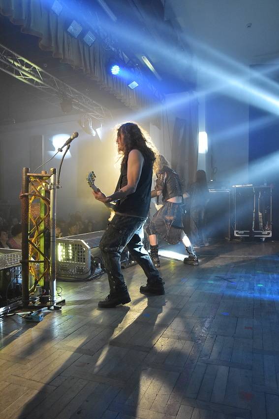 Doga oslavila 30 let v plzeňské Šeříkovce, přivezla s sebou i Komunál a Booters