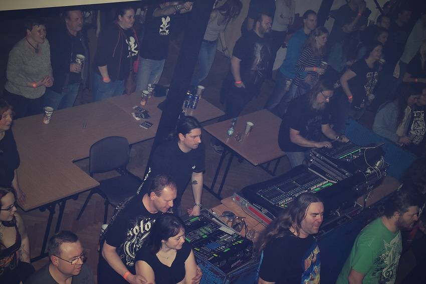 Doga oslavila 30 let v plzeňské Šeříkovce, přivezla s sebou i Komunál a Booters