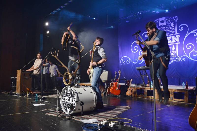 Na Vysočině byl spatřen Jelen. Fanoušky bavil i ve Žďáru nad Sázavou