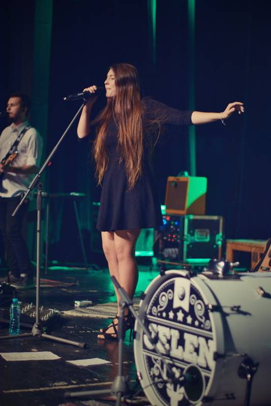 Na Vysočině byl spatřen Jelen. Fanoušky bavil i ve Žďáru nad Sázavou