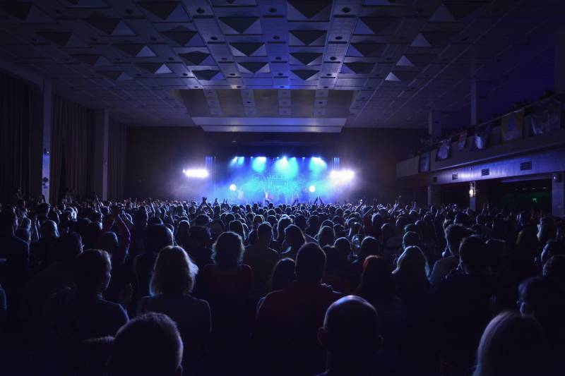 Na Vysočině byl spatřen Jelen. Fanoušky bavil i ve Žďáru nad Sázavou