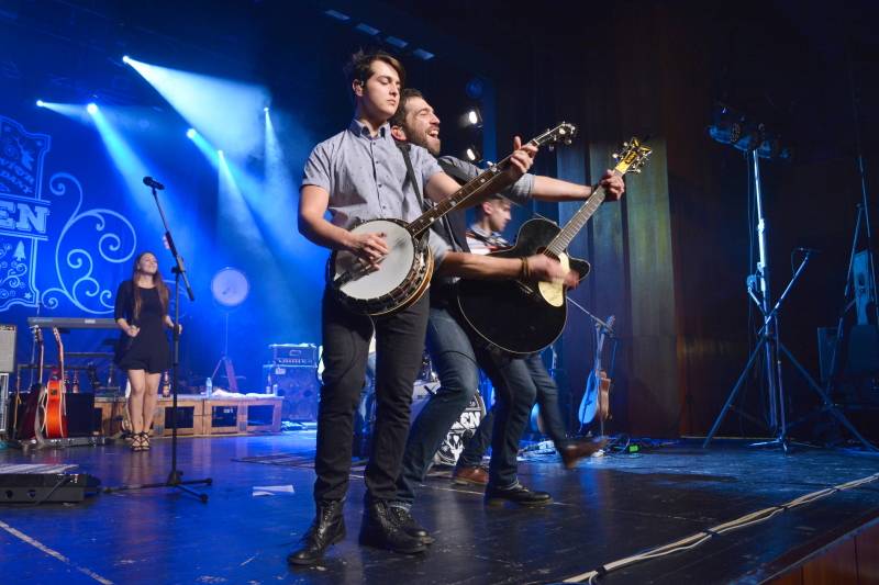 Na Vysočině byl spatřen Jelen. Fanoušky bavil i ve Žďáru nad Sázavou