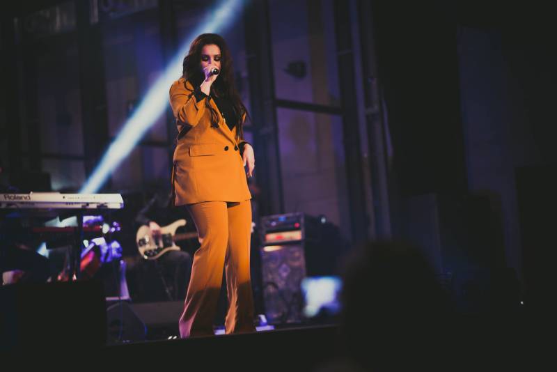 Ewa Farna za doprovodu filharmonie nadchla ostravské publikum, zazpíval s ní i David Stypka