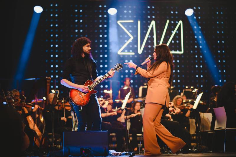 Ewa Farna za doprovodu filharmonie nadchla ostravské publikum, zazpíval s ní i David Stypka