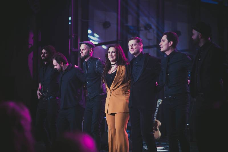 Ewa Farna za doprovodu filharmonie nadchla ostravské publikum, zazpíval s ní i David Stypka