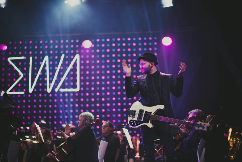 Ewa Farna za doprovodu filharmonie nadchla ostravské publikum, zazpíval s ní i David Stypka