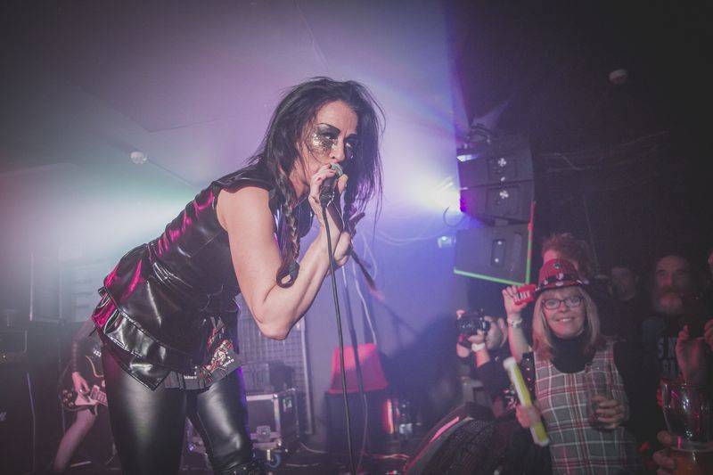 Britské punkerky The Sex Pissed Dolls rozburácely Rock Café hity od Sex Pistols nebo Nirvany