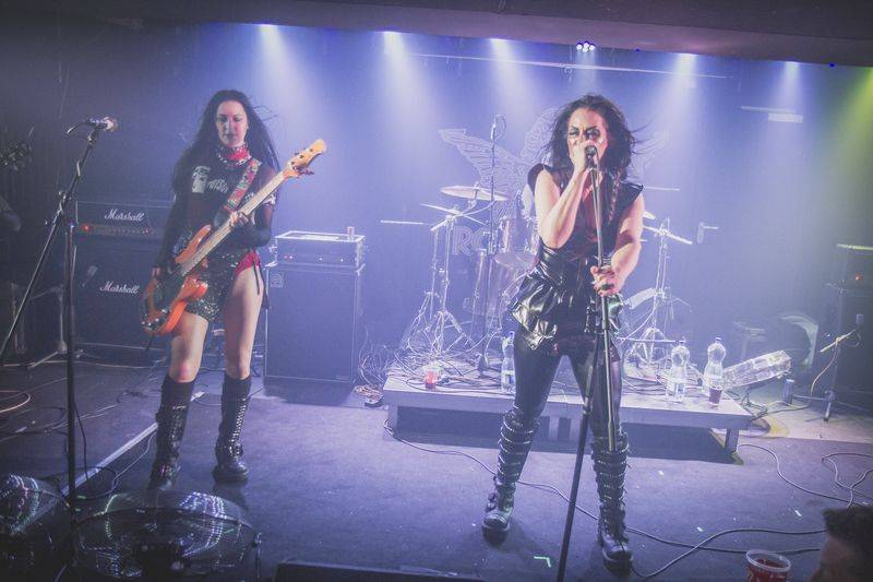 Britské punkerky The Sex Pissed Dolls rozburácely Rock Café hity od Sex Pistols nebo Nirvany
