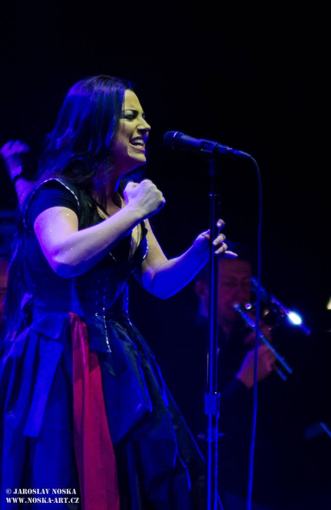 Evanescence v Praze propojili symfonický orchestr s elektronikou