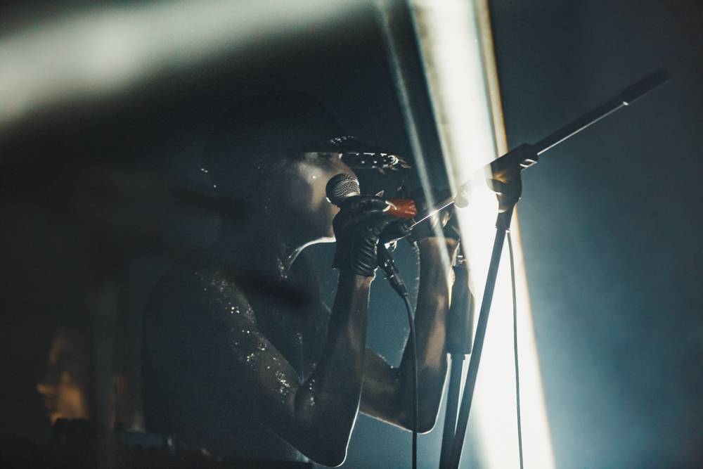 IAMX ve vyprodaném sále MeetFactory představil nové album