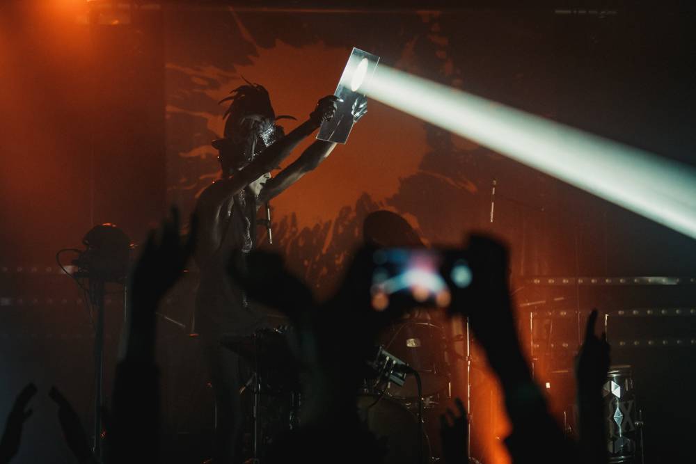 IAMX ve vyprodaném sále MeetFactory představil nové album