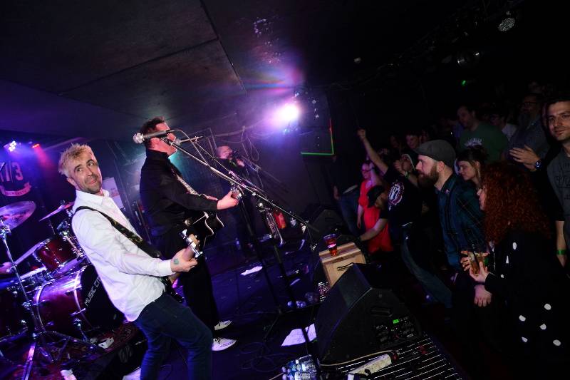 Den svatého Patrika v Praze vyvrcholil v Rock Café, zahráli Blood Or Whiskey nebo Travis O'Neill