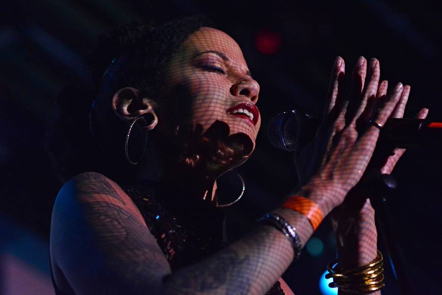 N.O.H.A. strhla brněnské diváky kvalitní hudbou, ale i dechberoucí projekcí 