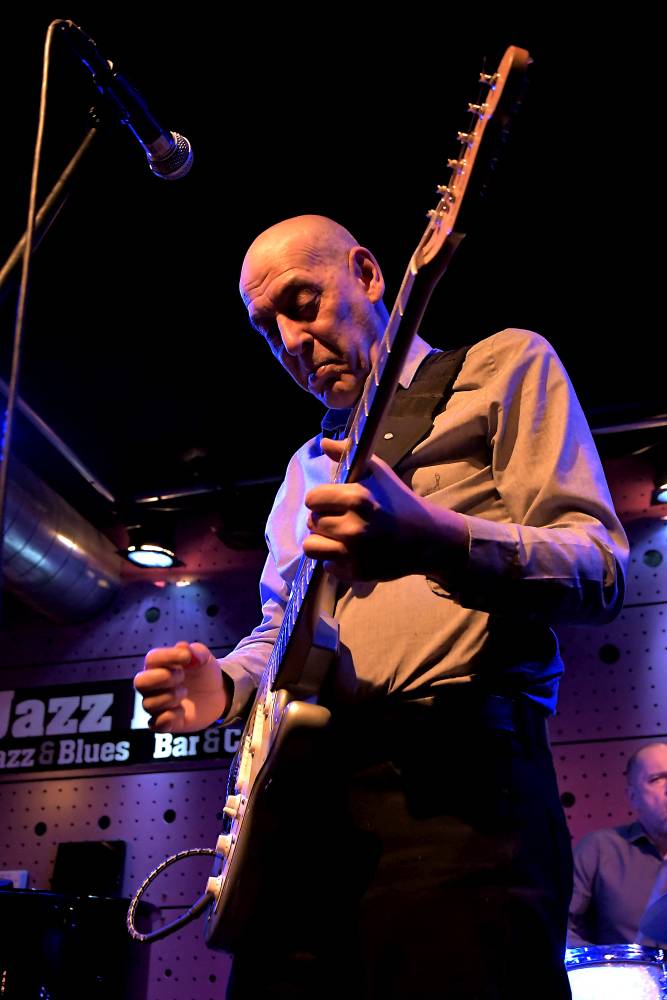 Rene Trossman a Little Big Band naplnili Jazz Dock syrovým chicagským blues