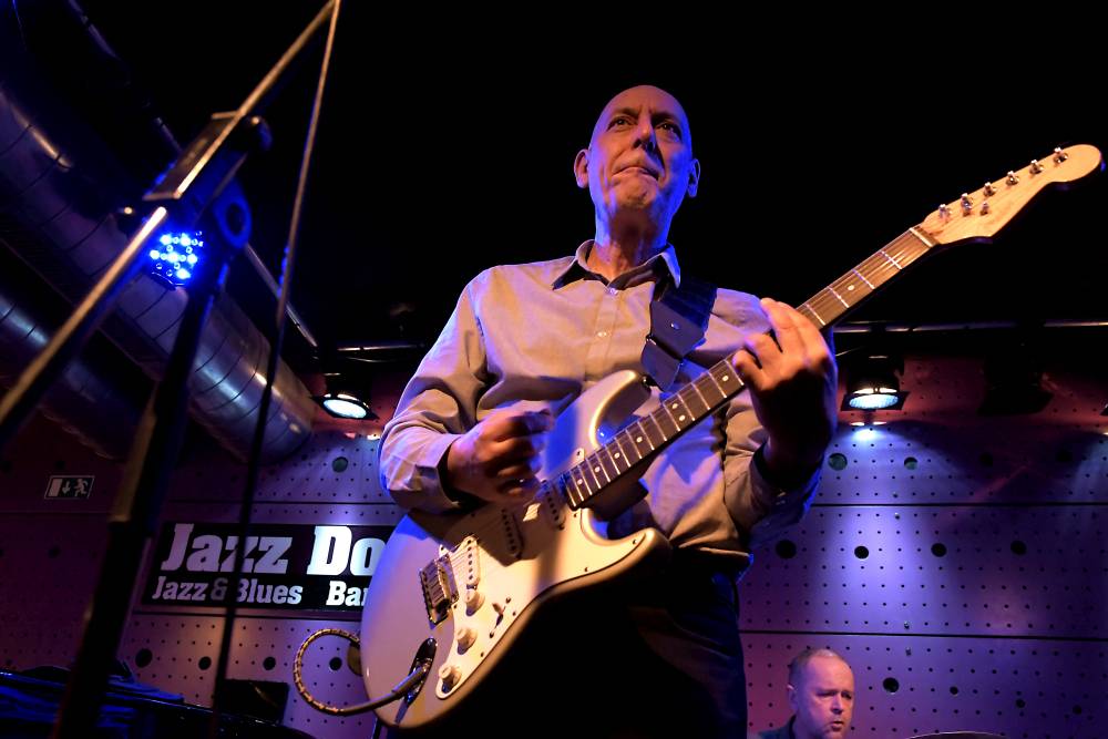 Rene Trossman a Little Big Band naplnili Jazz Dock syrovým chicagským blues