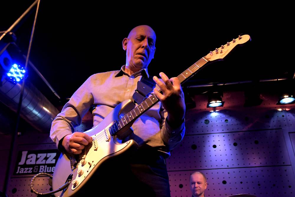 Rene Trossman a Little Big Band naplnili Jazz Dock syrovým chicagským blues