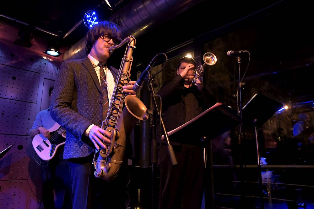 Rene Trossman a Little Big Band naplnili Jazz Dock syrovým chicagským blues