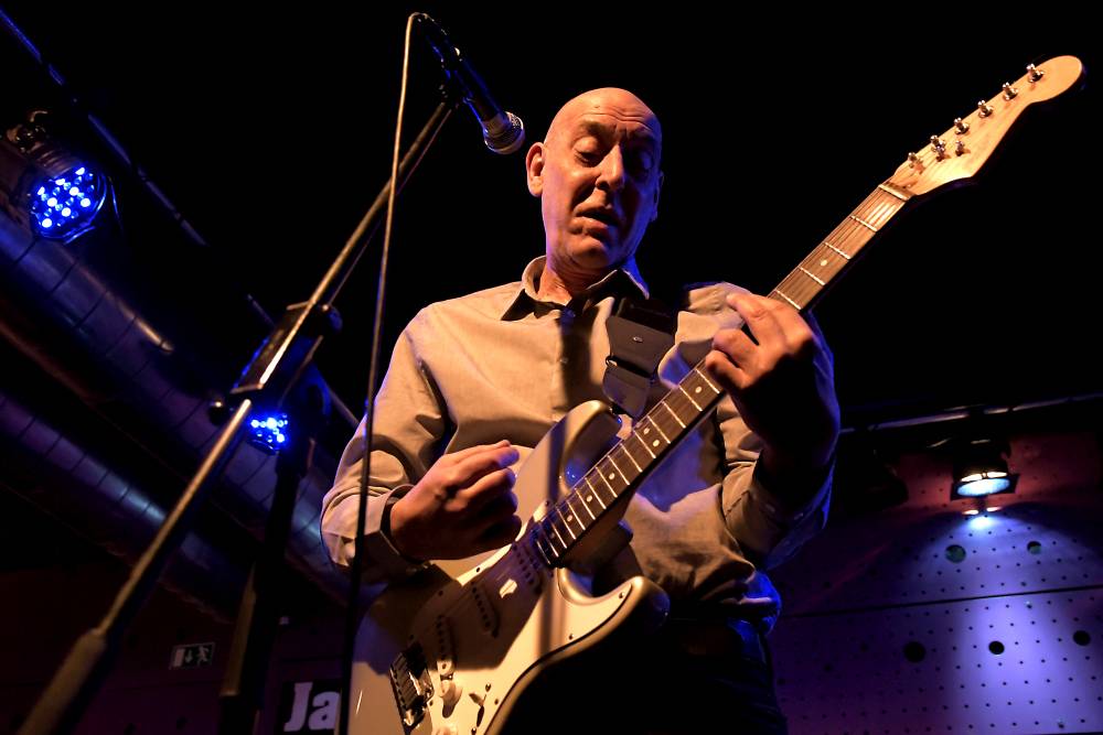 Rene Trossman a Little Big Band naplnili Jazz Dock syrovým chicagským blues