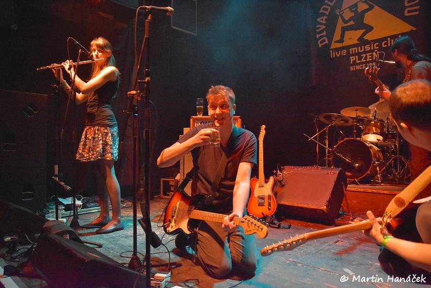 Vypsaná Fixa obstarala velikonoční mejdan ve vyprodaném Divadle pod lampou v Plzni