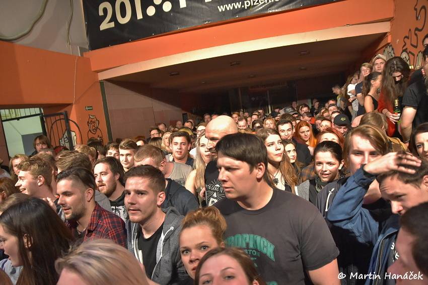 Vypsaná Fixa obstarala velikonoční mejdan ve vyprodaném Divadle pod lampou v Plzni