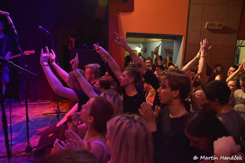 Vypsaná Fixa obstarala velikonoční mejdan ve vyprodaném Divadle pod lampou v Plzni