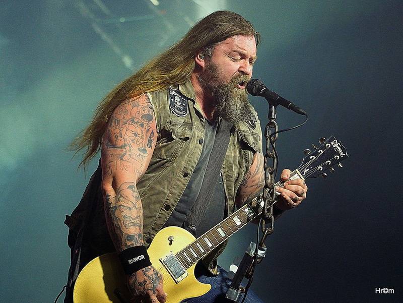 Škwor v Hradci Králové: Na pódium létalo dámské prádlo, fanoušci zpívali jako jeden muž