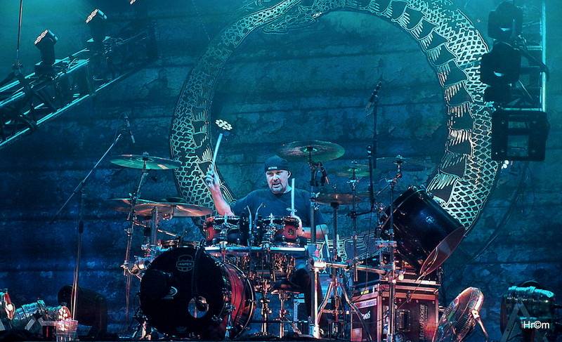 Škwor v Hradci Králové: Na pódium létalo dámské prádlo, fanoušci zpívali jako jeden muž