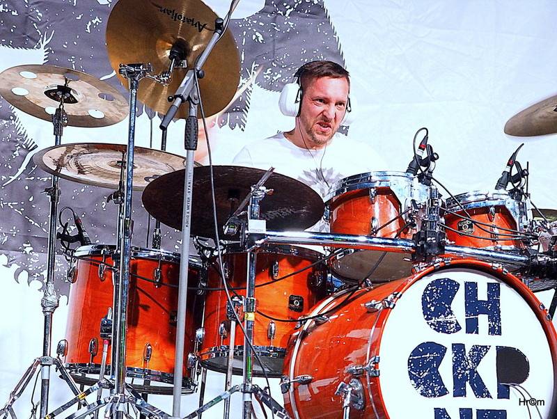 Škwor v Hradci Králové: Na pódium létalo dámské prádlo, fanoušci zpívali jako jeden muž