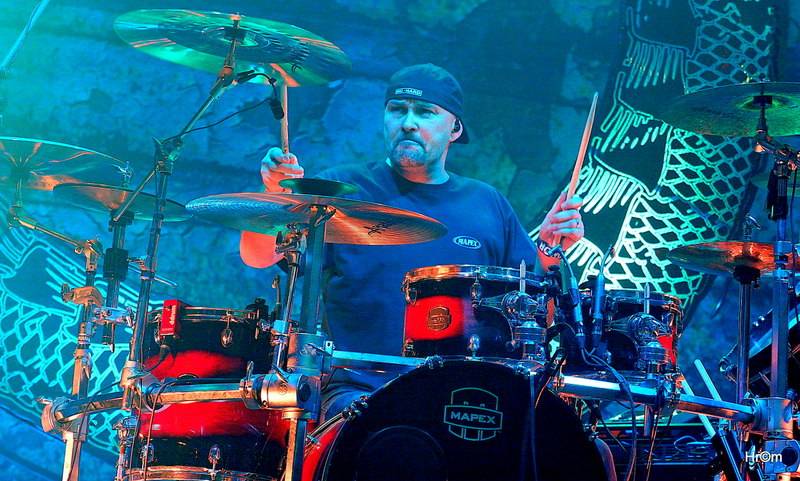 Škwor v Hradci Králové: Na pódium létalo dámské prádlo, fanoušci zpívali jako jeden muž