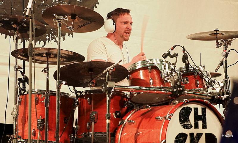 Škwor v Hradci Králové: Na pódium létalo dámské prádlo, fanoušci zpívali jako jeden muž