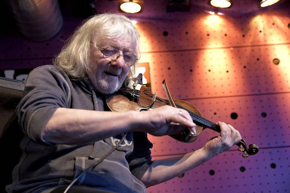 Společné světy - unikátní spojení tří vynikajících muzikantů Jesseho Ballarda, Joe Kučery a Jana Hrubého v Jazz Docku