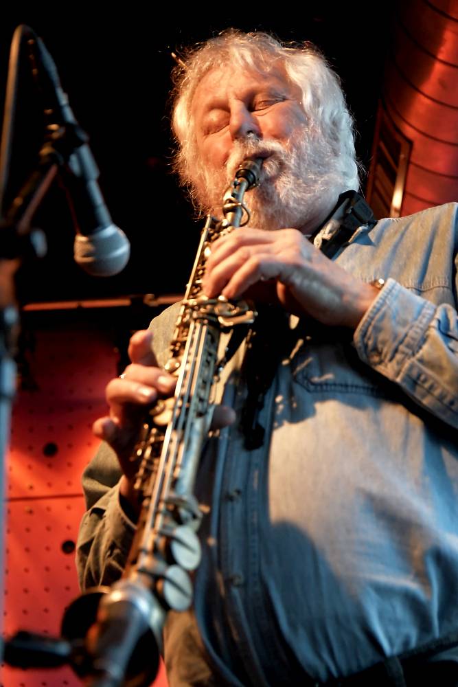 Společné světy - unikátní spojení tří vynikajících muzikantů Jesseho Ballarda, Joe Kučery a Jana Hrubého v Jazz Docku