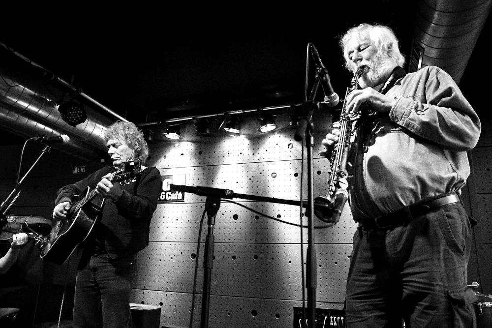 Společné světy - unikátní spojení tří vynikajících muzikantů Jesseho Ballarda, Joe Kučery a Jana Hrubého v Jazz Docku