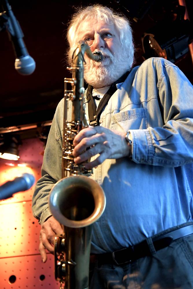 Společné světy - unikátní spojení tří vynikajících muzikantů Jesseho Ballarda, Joe Kučery a Jana Hrubého v Jazz Docku