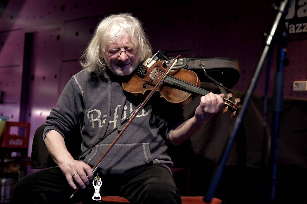 Společné světy - unikátní spojení tří vynikajících muzikantů Jesseho Ballarda, Joe Kučery a Jana Hrubého v Jazz Docku