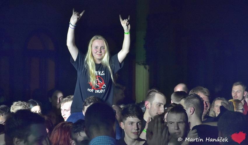 Trautenberk se představil v plzeňské Alfě, rozezpíval celý sál